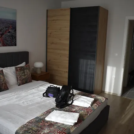 Vienna A Lovely Two Bedrooms With Parking * סופיה